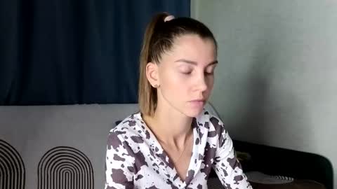Snapshot of lisi4ka_basik33 chatting on October 13, 4:42 pm Kris Maks online show from October 13, 4:42 pm
