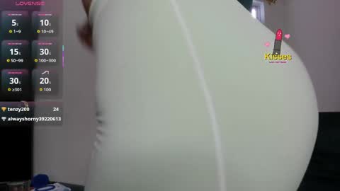 liss FANSLY LissGlow online show from April 3, 6:15 pm