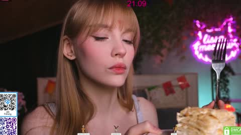 Snapshot of lissa_meooow chatting on September 21, 6:17 am your Liza again. Next stream Dec. 1 at 2 or 3 GMT online show from September 21, 6:17 am
