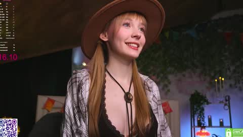 Snapshot of lissa_meooow chatting on October 16, 5:40 am your Liza again. Next stream Dec. 1 at 2 or 3 GMT online show from October 16, 5:40 am
