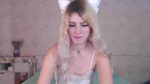 Alice Dont forget to thumbs up its very important  online show from December 12, 7:19 am