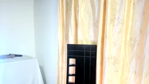 Aliciaparaisss online show from April 19, 3:40 am