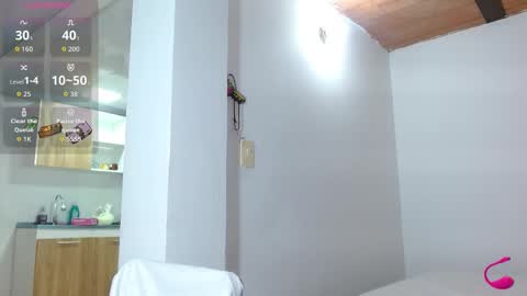 Catalina online show from March 25, 8:04 pm