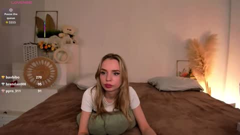 little_clare_ online show from March 24, 12:33 pm