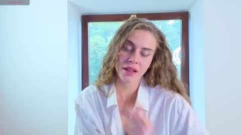Snapshot of little_cu1tie chatting on October 7, 10:44 am Margo online show from October 7, 10:44 am