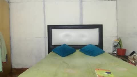 Snapshot of little_devil_diablita90 chatting on September 23, 11:59 am Diablita online show from September 23, 11:59 am