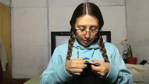 Snapshot of little_devil_diablita90 chatting on October 8, 2:30 am Diablita online show from October 8, 2:30 am