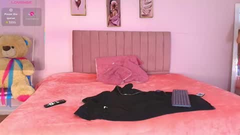 Snapshot of little_ellie_1 chatting on October 6, 7:31 pm Ellie online show from October 6, 7:31 pm