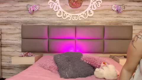 little_mayy online show from February 4, 12:42 pm