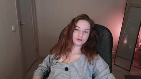 Snapshot of little_pretty_woman chatting on October 11, 6:11 pm little_pretty_woman online show from October 11, 6:11 pm