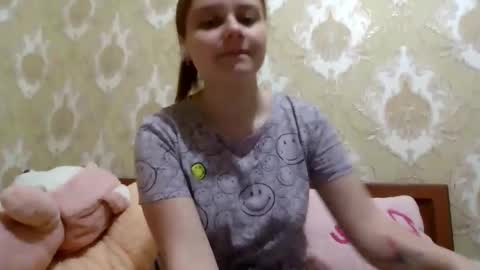 little_shygirl_ online show from January 10, 4:51 am