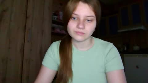 little_shygirl_ online show from November 9, 5:44 am