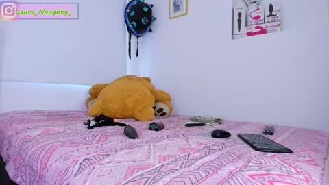 Snapshot of little_tatis chatting on January 4, 7:02 pm Im Laura. buy my contentcompra mi contenido offline  online show from January 4, 7:02 pm