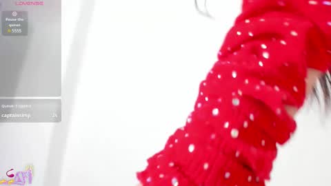 Snapshot of littlearii chatting on February 20, 10:15 pm Ari online show from February 20, 10:15 pm