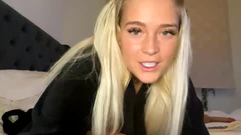 Littleblonde010 online show from February 7, 5:49 pm