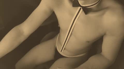 Snapshot of littleboyuk chatting on December 2, 12:12 am HANDYBOY LONDON online show from December 2, 12:12 am