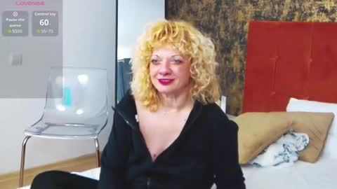 LittleCurlyGirll online show from February 18, 8:30 pm