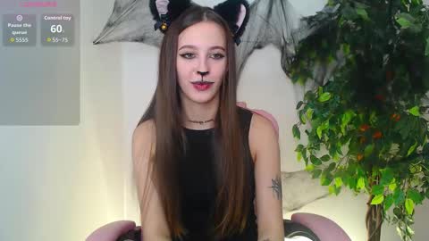 Snapshot of littlee_cherry18 chatting on October 29, 8:49 am Lana online show from October 29, 8:49 am