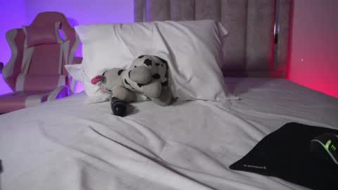 littlee_emma_ online show from April 11, 2:05 am