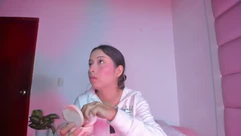 littlee_emma_ online show from October 1, 3:16 am