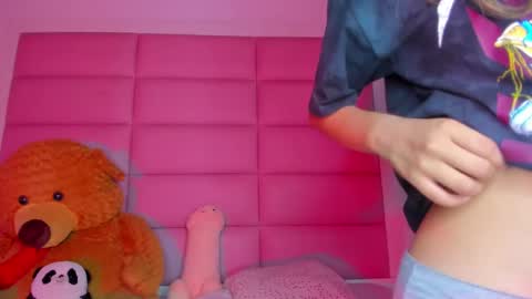 littlee_emma_ online show from February 20, 3:23 am