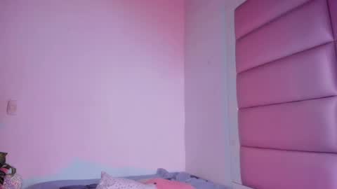 littlee_emma_ online show from September 17, 7:01 am