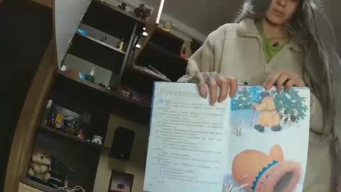 littlehappines online show from January 17, 8:39 pm