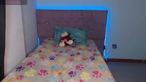 isabella online show from April 16, 2:06 pm