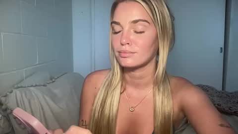 Marciabrady online show from February 19, 11:57 pm