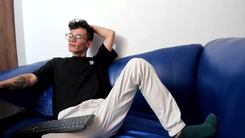 MAX online show from November 4, 6:53 pm