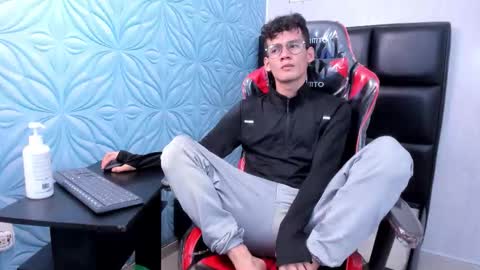 MAX online show from November 11, 12:40 pm