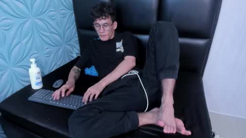 MAX online show from November 21, 4:32 am