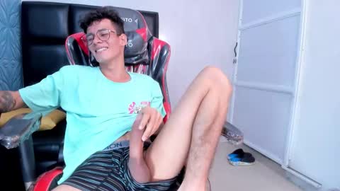 MAX online show from November 12, 2:52 pm