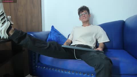 MAX online show from December 2, 8:29 pm