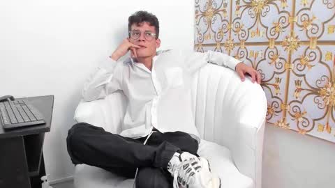 MAX online show from November 16, 3:30 am