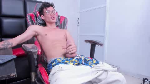 MAX online show from November 30, 2:24 pm