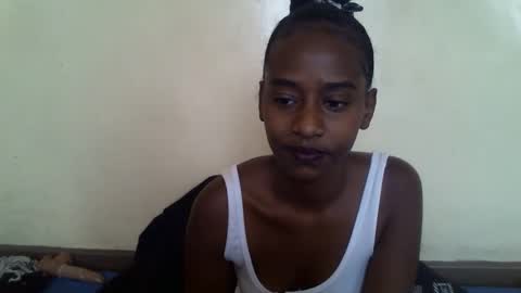 littlesandie online show from November 12, 6:27 am