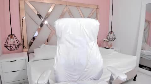 Snapshot of littlesofii chatting on October 16, 9:46 pm sofii online show from October 16, 9:46 pm