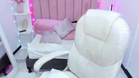 Snapshot of littlesofii chatting on October 2, 9:13 pm sofii online show from October 2, 9:13 pm