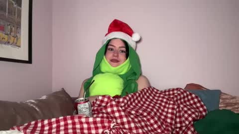 Snapshot of littlesugarpea chatting on December 26, 2:22 am Little Sugar Pea online show from December 26, 2:22 am