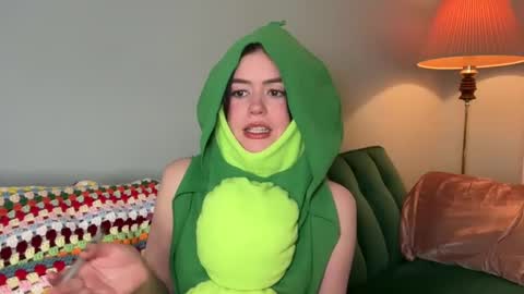 Snapshot of littlesugarpea chatting on January 4, 3:50 am Little Sugar Pea online show from January 4, 3:50 am