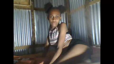 Snapshot of littleyanah chatting on October 22, 7:59 pm yanah online show from October 22, 7:59 pm