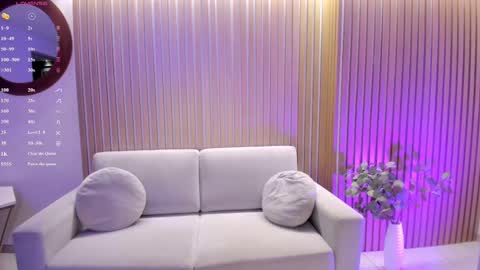 Lizzi  online show from March 12, 2:30 am