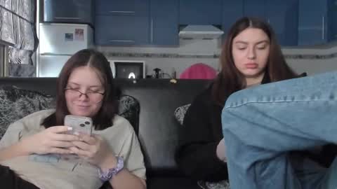 lizzi_muur online show from February 11, 1:20 pm