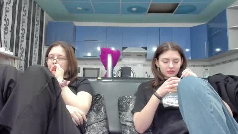 lizzi_muur online show from March 3, 6:24 pm