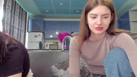 lizzi_muur online show from March 5, 10:11 am