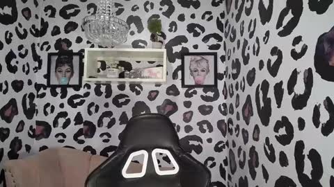 lizzie12_a online show from February 23, 6:38 am