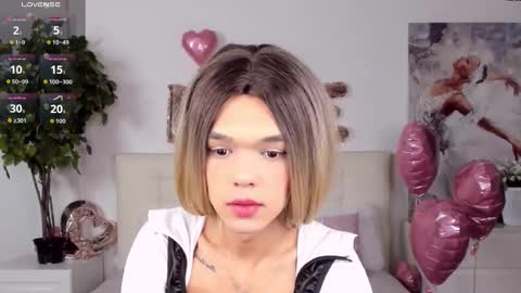 lizzydelrey online show from February 18, 8:30 pm