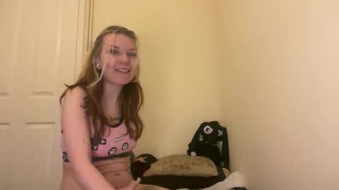 Snapshot of lizzyylovesick chatting on October 9, 7:30 pm lizzybunny online show from October 9, 7:30 pm