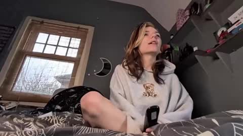 Snapshot of lizzyylovesick chatting on December 4, 2:09 pm lizzybunny online show from December 4, 2:09 pm